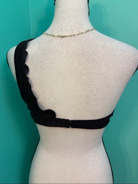 Cupshe Black One-Shoulder Scalloped Bikini Set - Picture 5 of 10